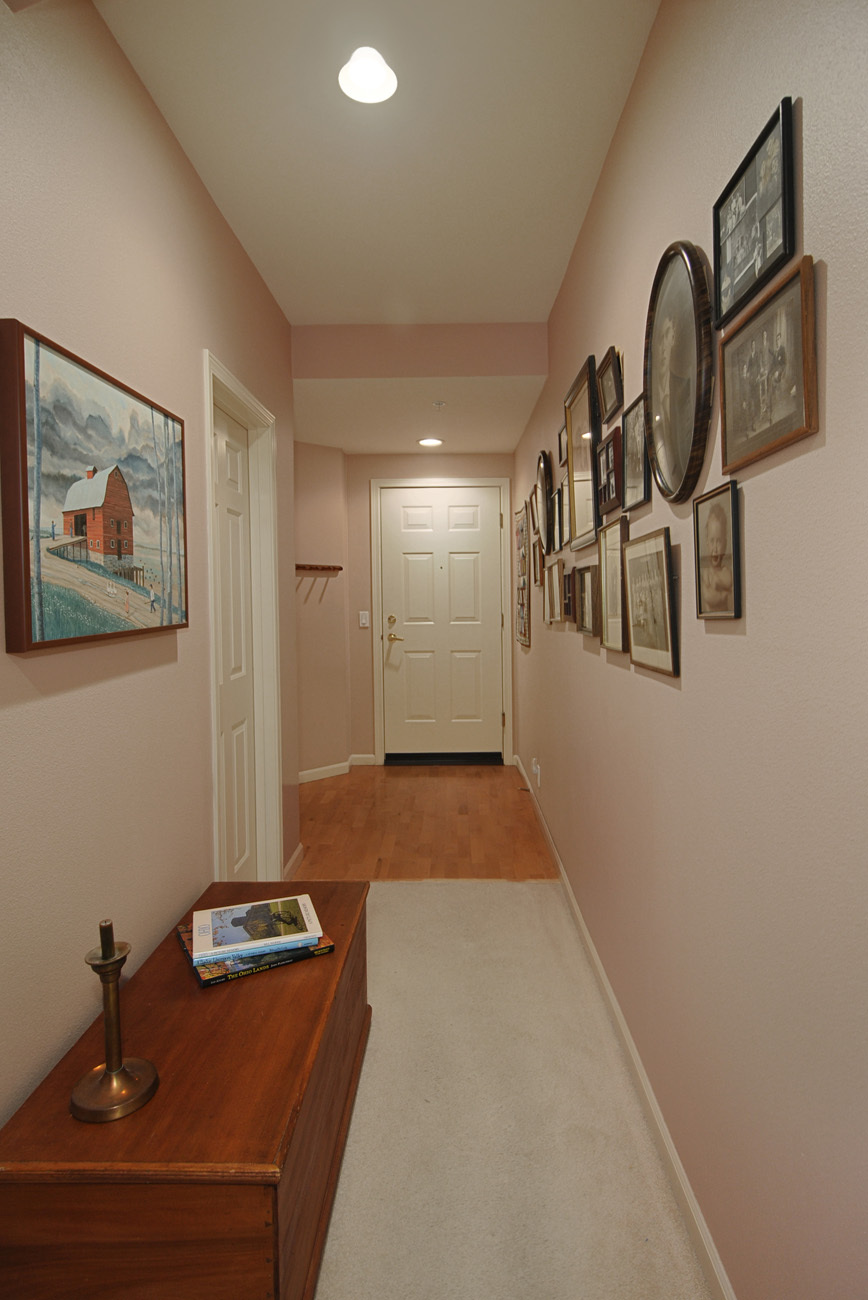 Property Photo: Entry hall 615 6th St 206  WA 98033 