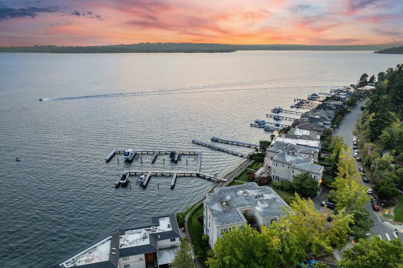 Property Photo: 111 Lake Avenue W 102 WA 98033