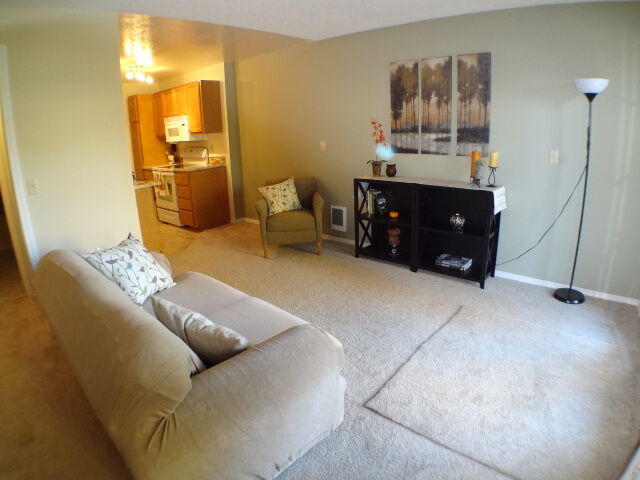 Property Photo: Living room 6448 138th Avenue NE 475  WA 98052 
