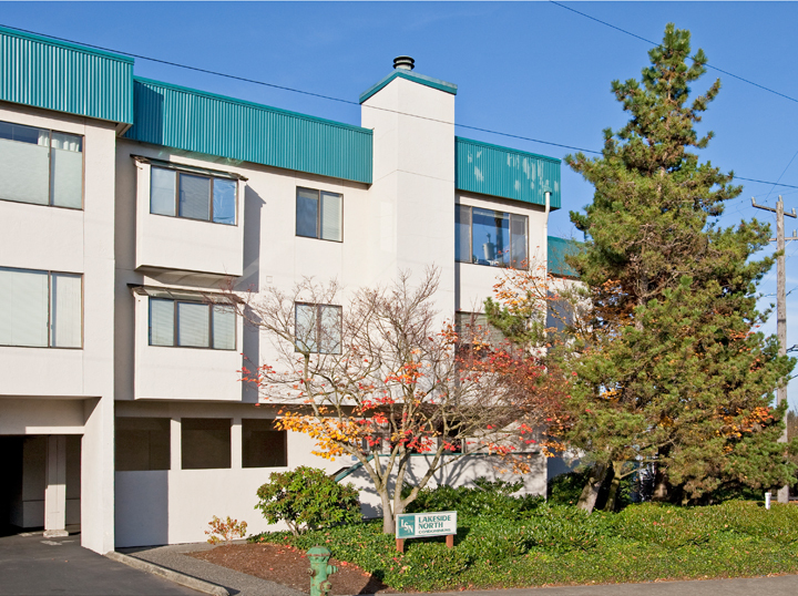 Property Photo: 1740 NE 86th St 216 WA 98115
