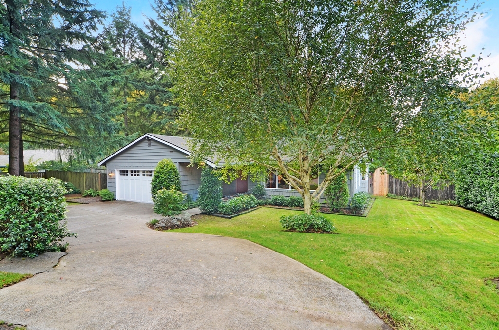 Property Photo:  11199 Genevieve Place NE  WA 98110 