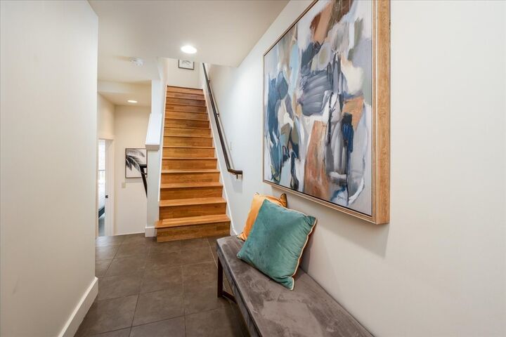 Property Photo: 427 13th Avenue E C WA 98102