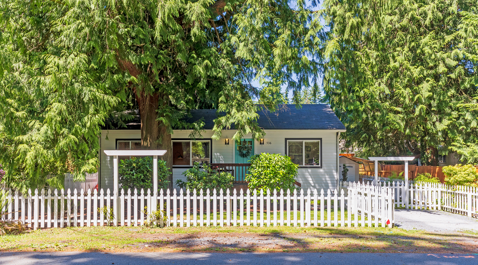 Property Photo:  536 N 195th St  WA 98133 