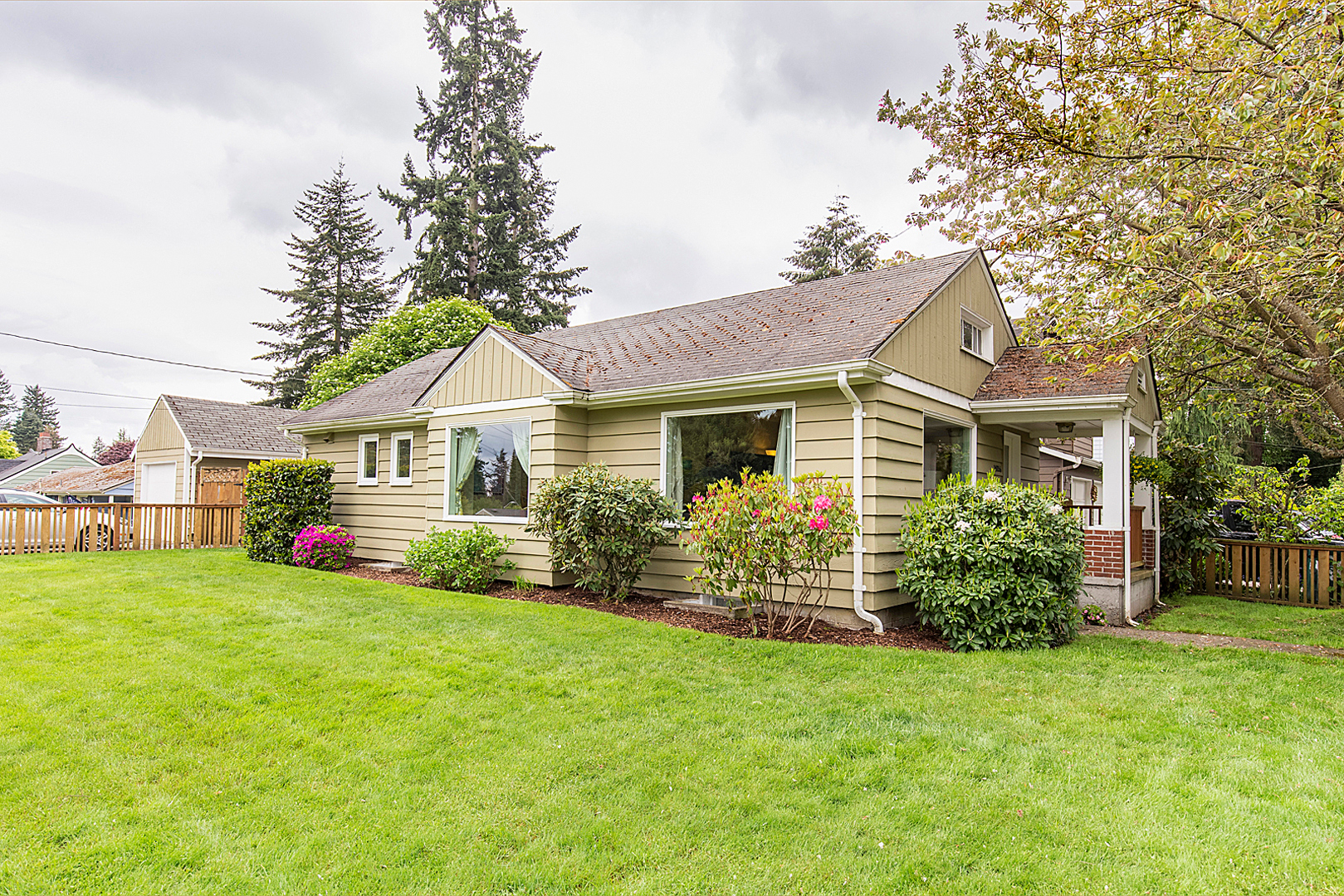 Property Photo:  14056 Wayne Place N  WA 98133 