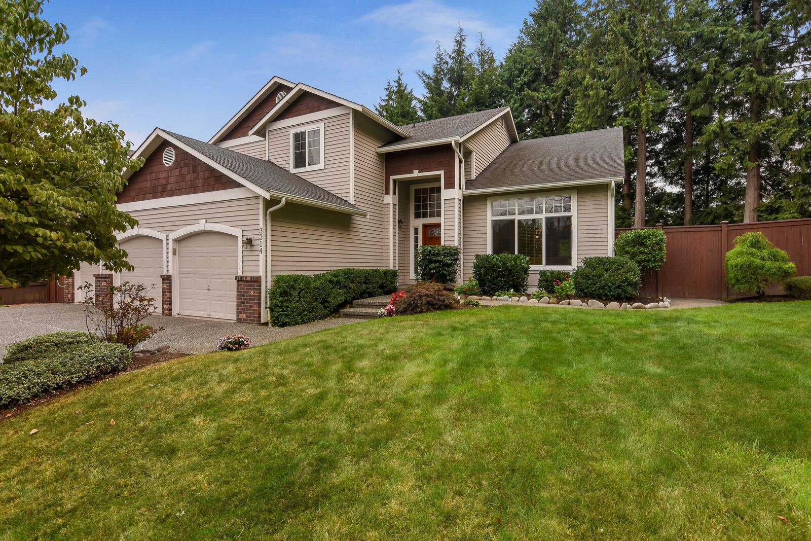 Property Photo:  3314 94th Place SE  WA 98208 