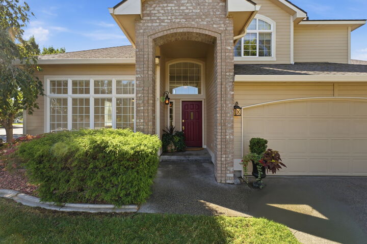 Property Photo: 1610 Sunterra Ct WA 99352