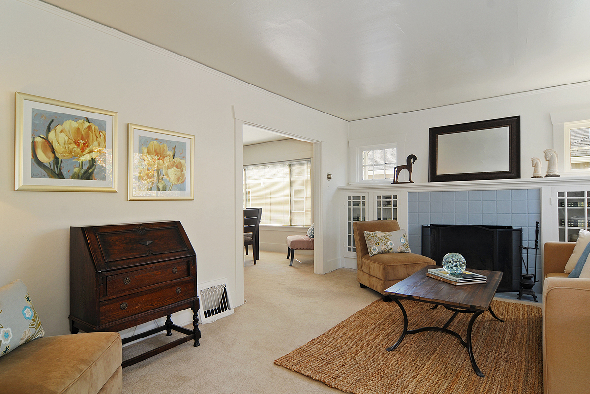 Property Photo: Enclosed porch, living room, bonus room 4250 Woodland Park Ave N  WA 98103 