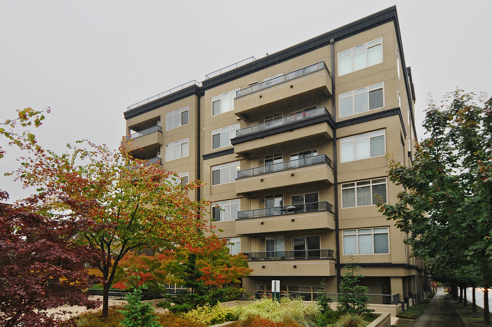 Property Photo: 900 Aurora Ave N 407 WA 98109