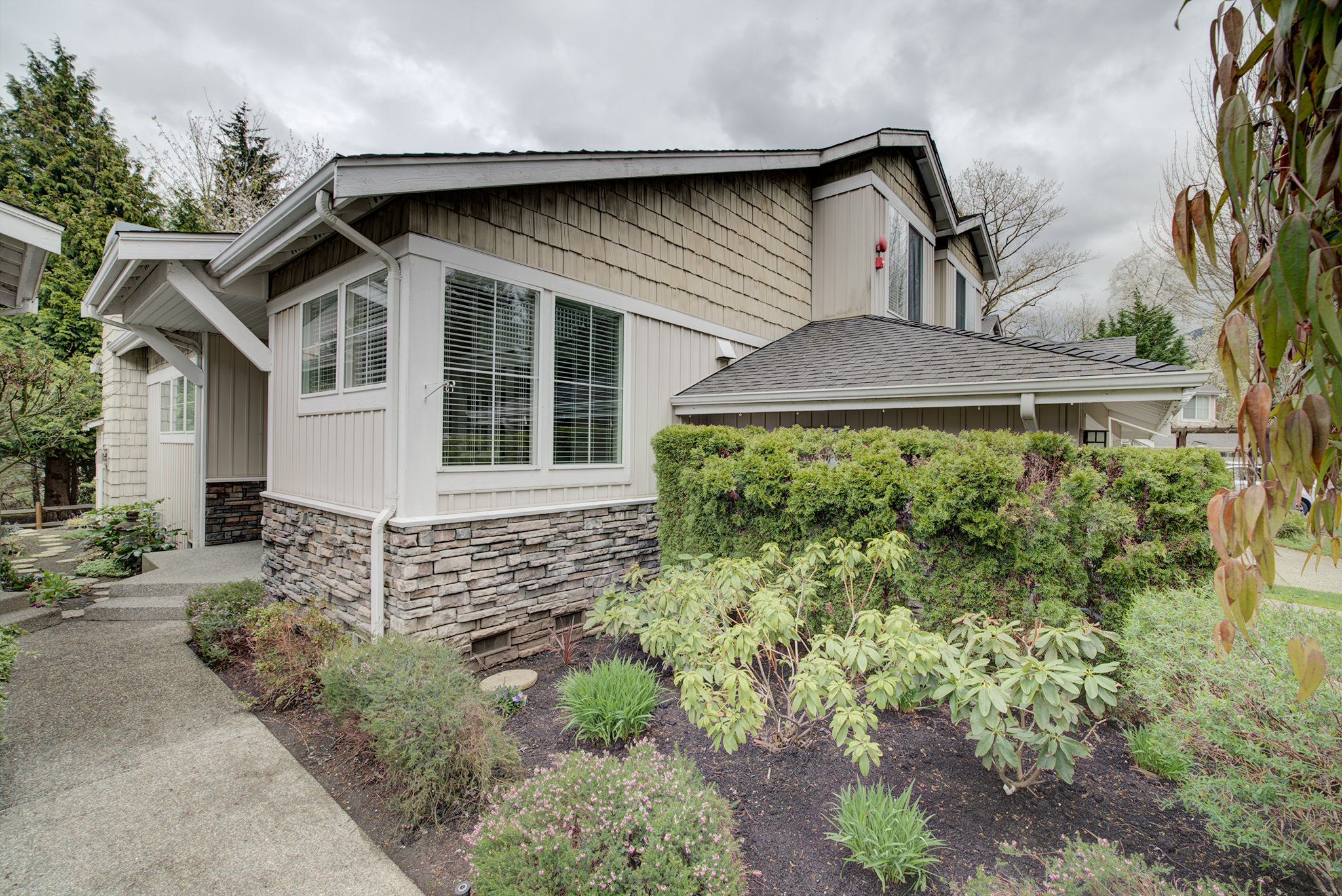 Property Photo:  120 Newport Wy NW 8  WA 98027 