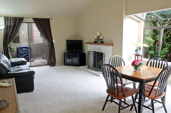 Property Photo: Living Room 10012 NE 122nd St P - D  WA 98034 