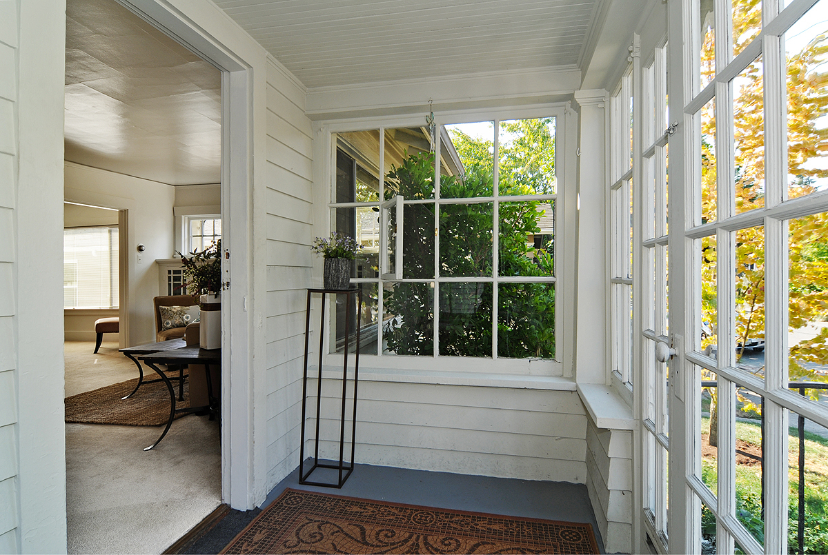 Property Photo: Enclosed porch, living room, bonus room 4250 Woodland Park Ave N  WA 98103 