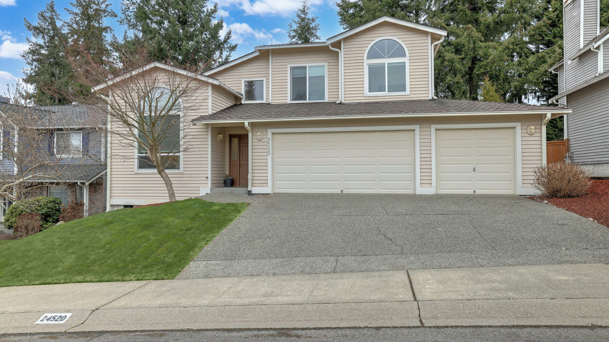 Property Photo:  24520 SE 44th Street  WA 98029 