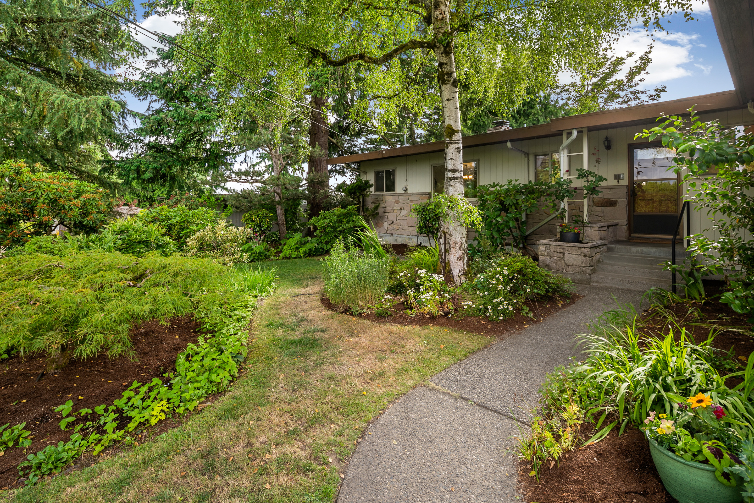 Property Photo: 18741 62nd Ave NE WA 98028