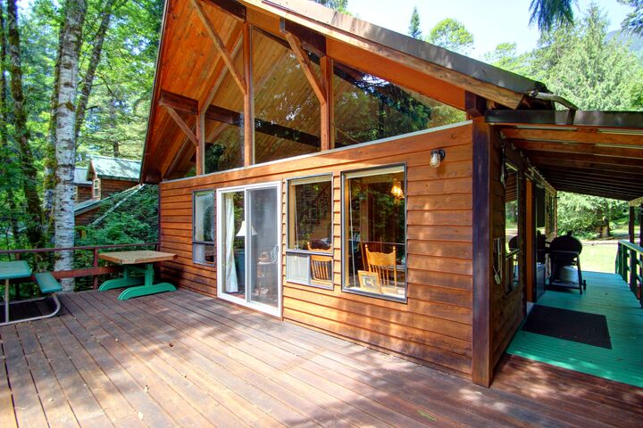 Property Photo: Entry 64180 E Cascade Dr WA 98267