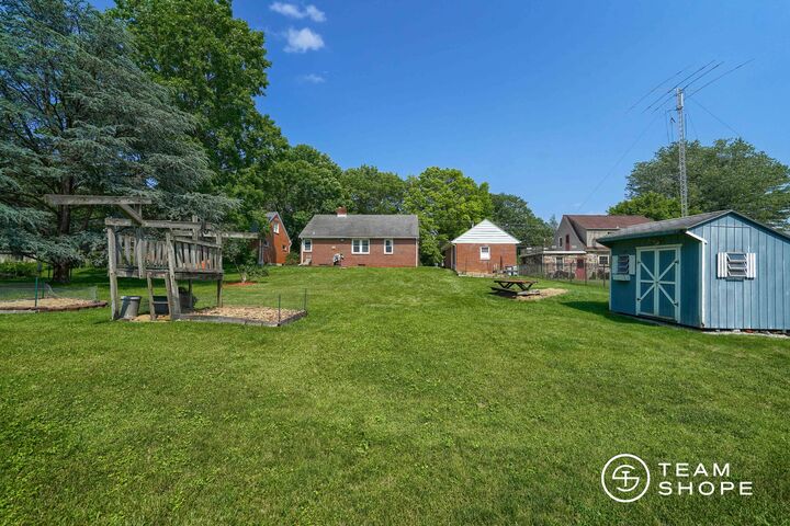 Property Photo:  105 Campbelltown Road  PA 17078