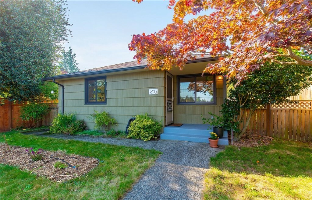 Property Photo: 10733 Whitman Ave N 10733 Whitman Ave N  WA 98133 