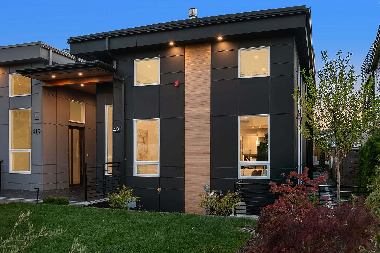 Property Photo: 421 And 421B 14th Avenue W WA 98033