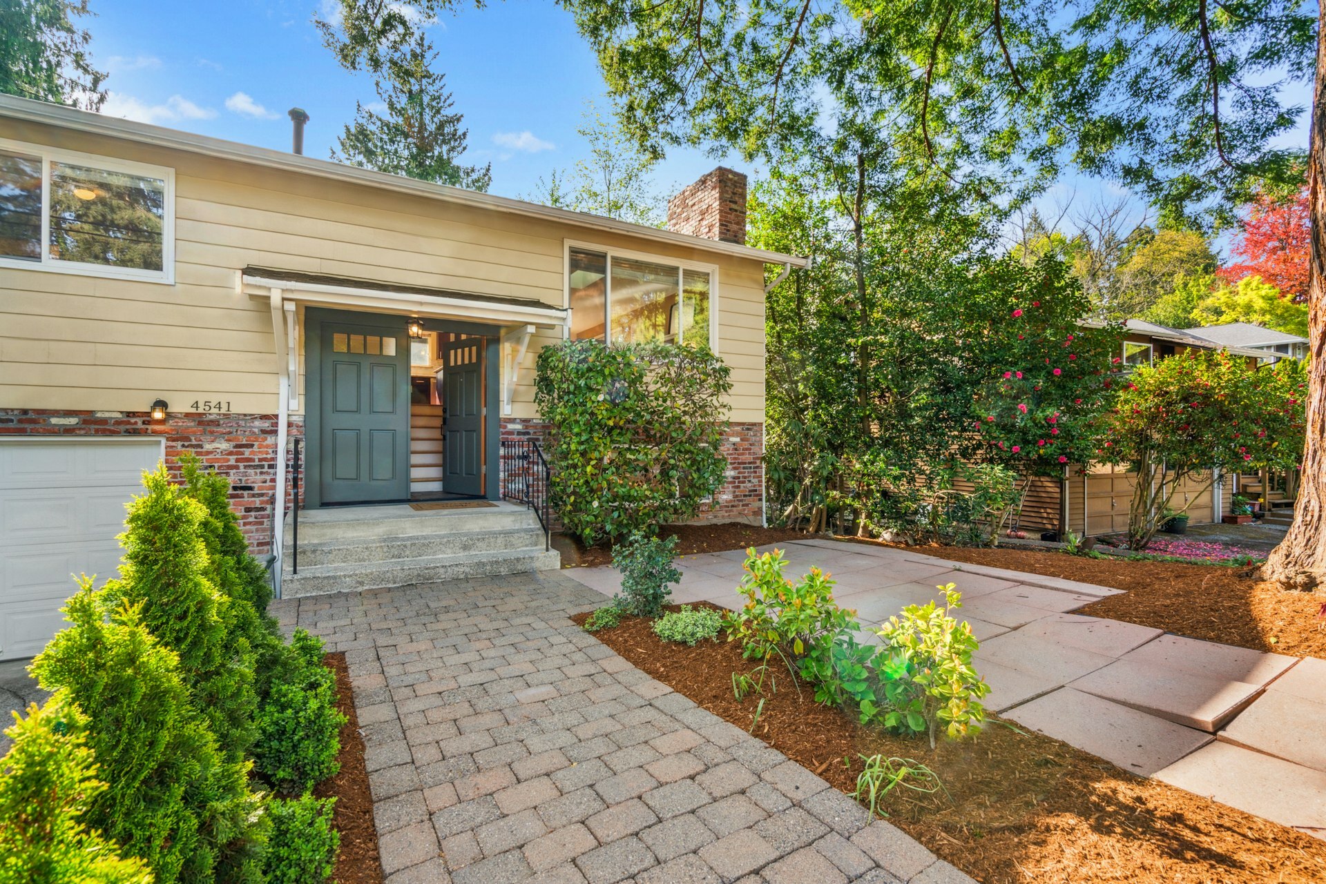 Property Photo: 4541 88th Avenue SE WA 98040