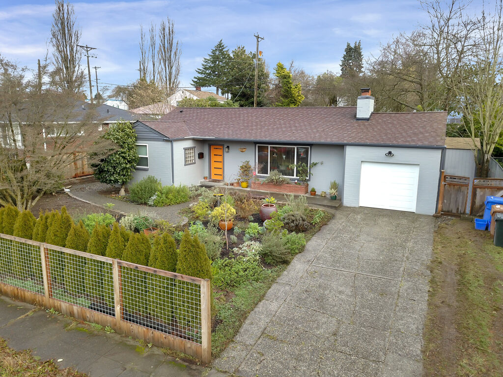 Property Photo: 1911 S Hosmer St WA 98405
