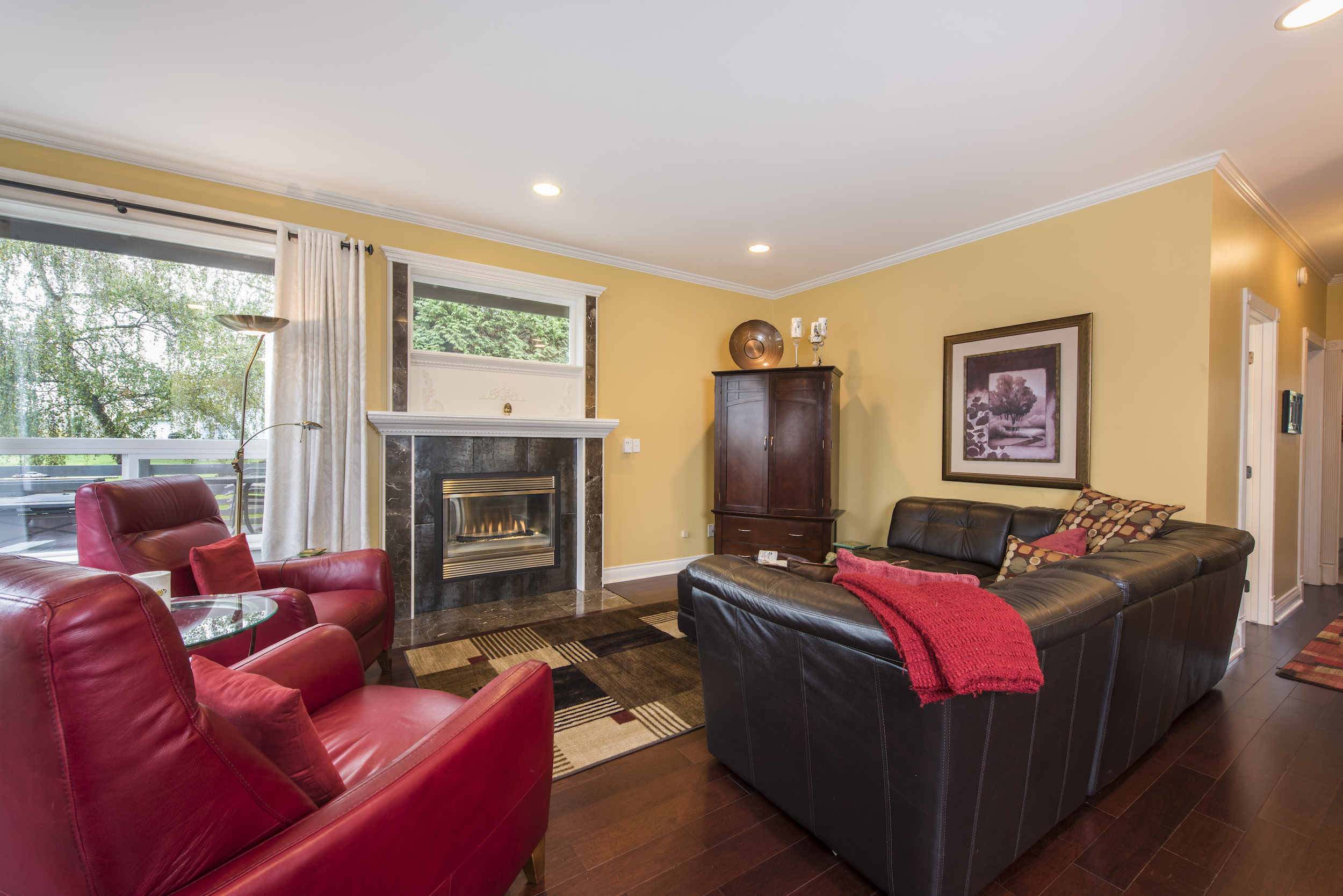 Property Photo: Living room 4763 N Golf Course Dr WA 98230