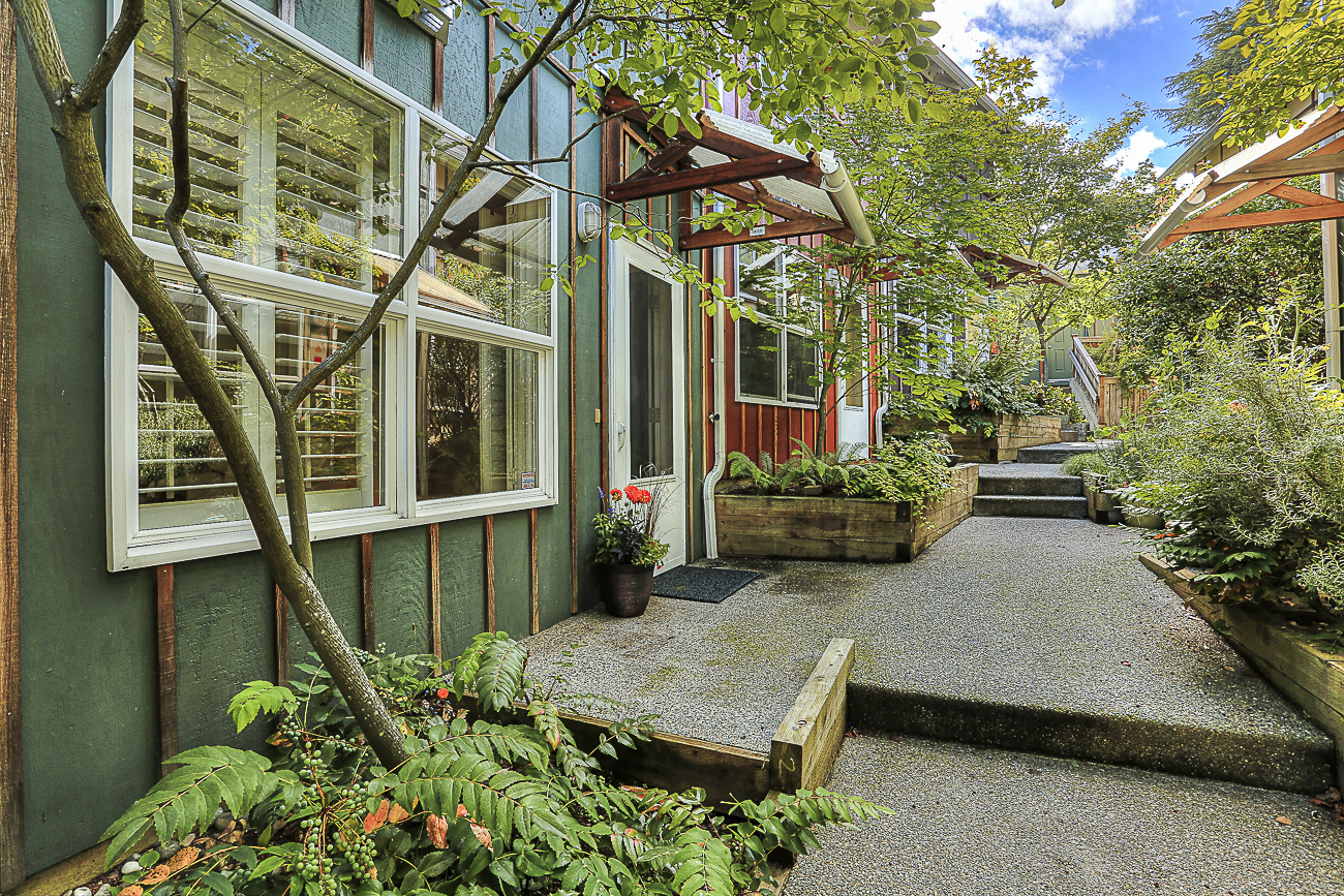 Property Photo: Capitol Hill Townhome 1815 20th Ave B WA 98122