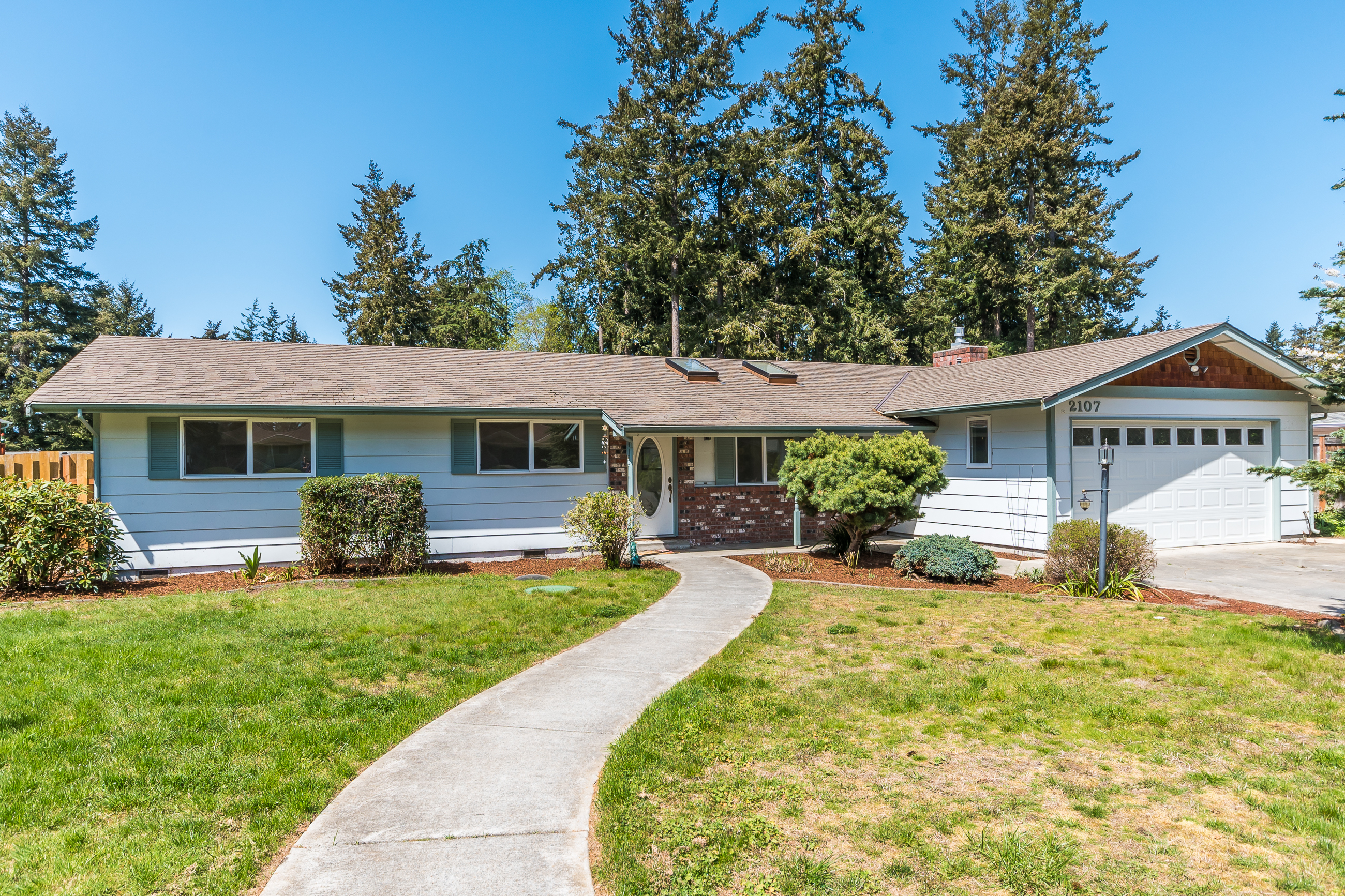 Property Photo: Exterior 2107 Crosswoods Cir  WA 98277 