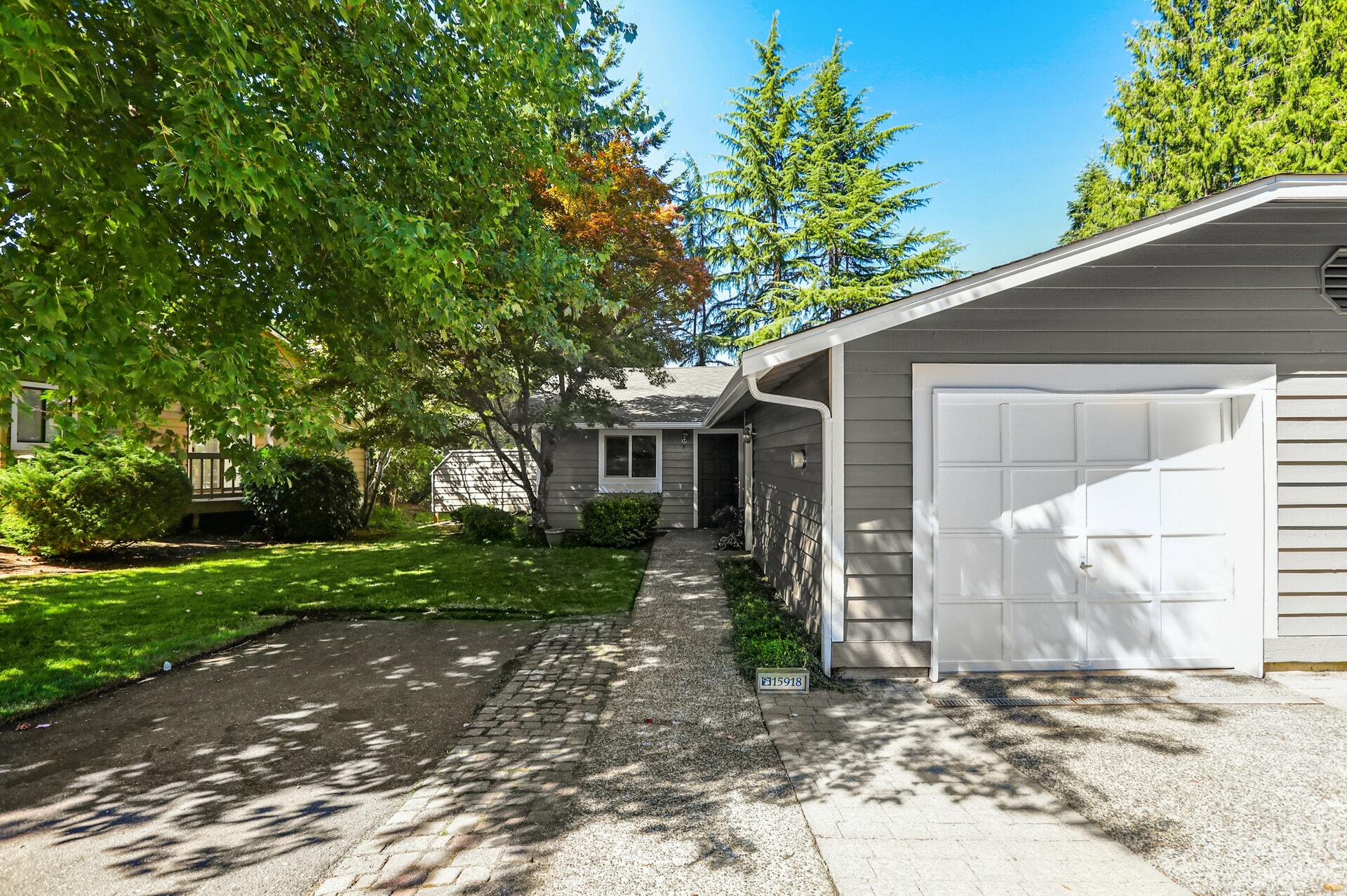 Property Photo:  15918 NE 41st St 9-A  WA 98052 