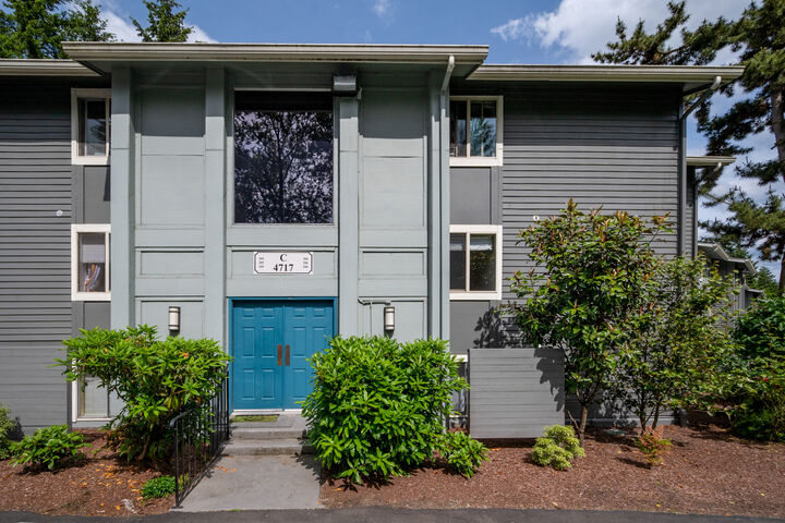 Property Photo: Main Photo 4717 W Lake Sammamish Parkway SE C206 WA 98027