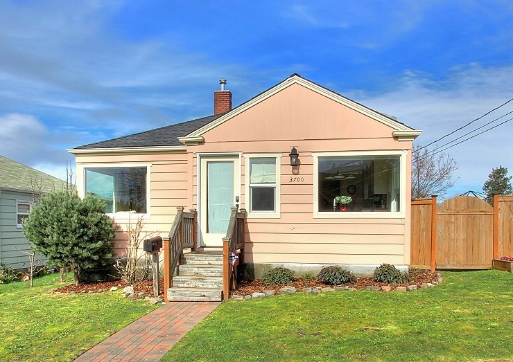 Property Photo:  3700 SW Myrtle Street  WA 98126 