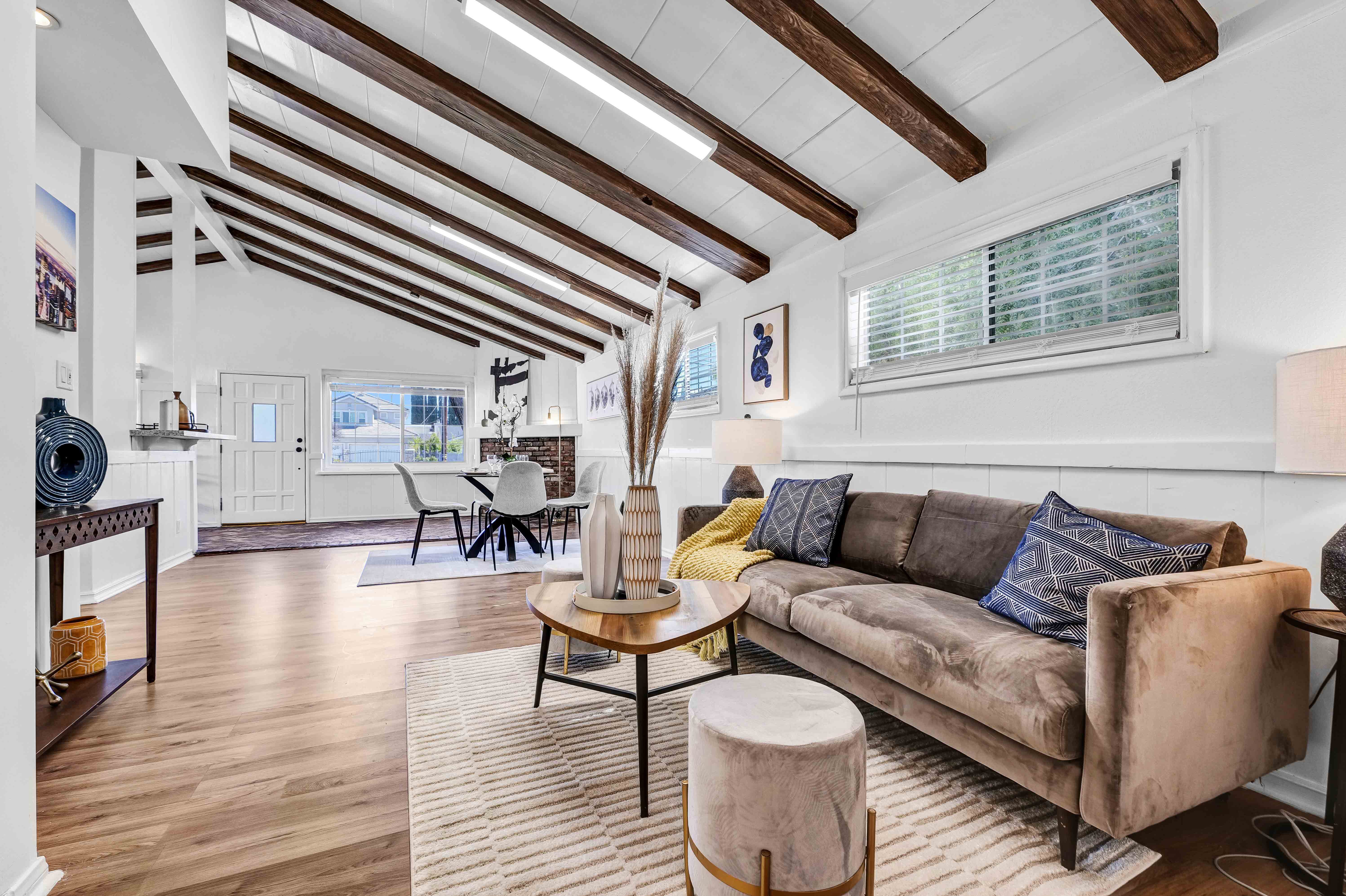 Property Photo:  5541   Fallbrook Ave  CA 91367 