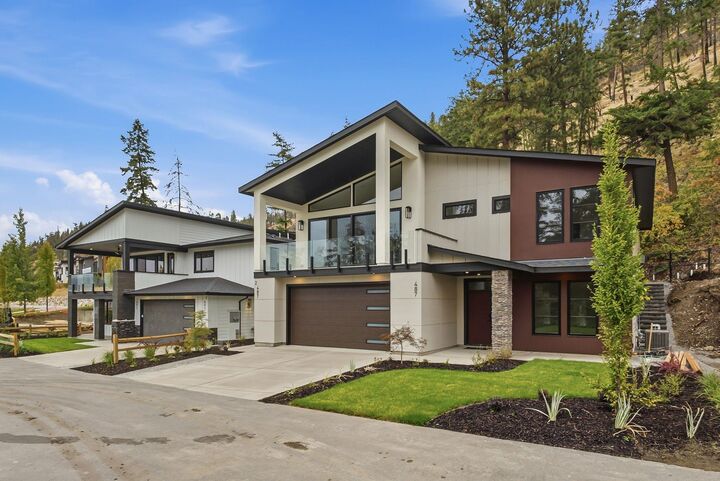 Property Photo:  487 Clifton Road North  BC V1V 1H1 