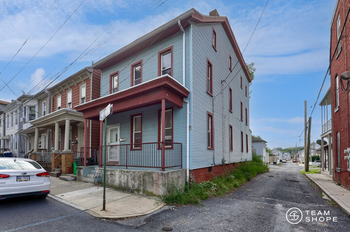 Property Photo: 916 Walnut Street PA 17042
