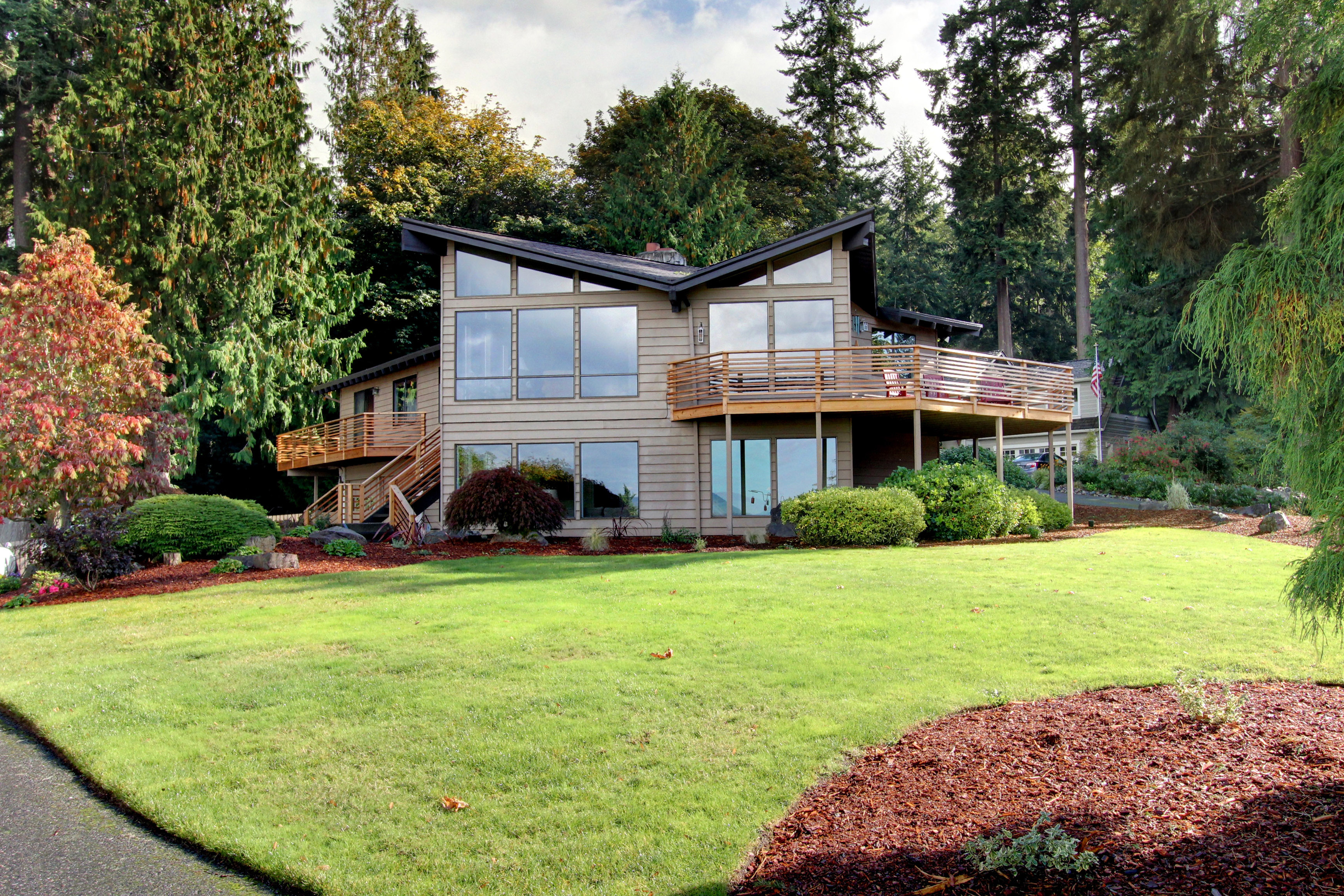 Property Photo:  17709 Talbot Rd  WA 98026 