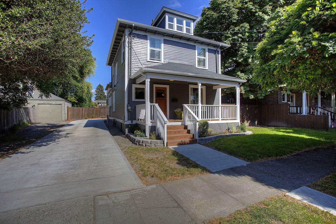 Property Photo:  811 N Pine St  WA 98406 