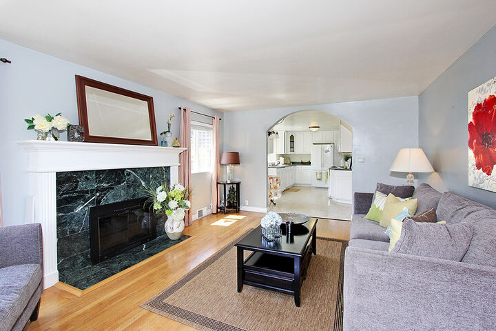 Property Photo: . 7515 17th Avenue NW WA 98117