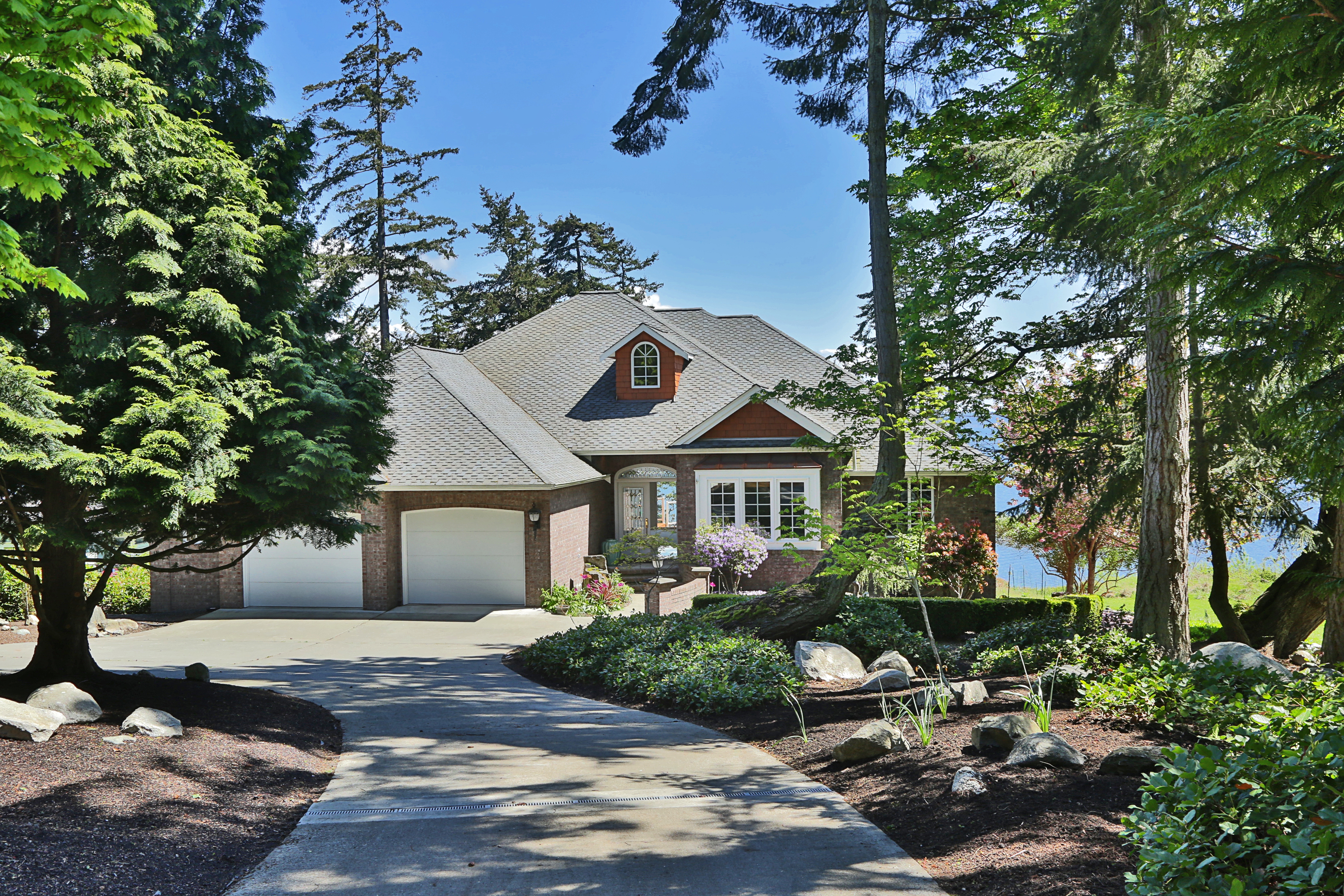 Property Photo: Entry 2607 North Bluff Rd WA 98253