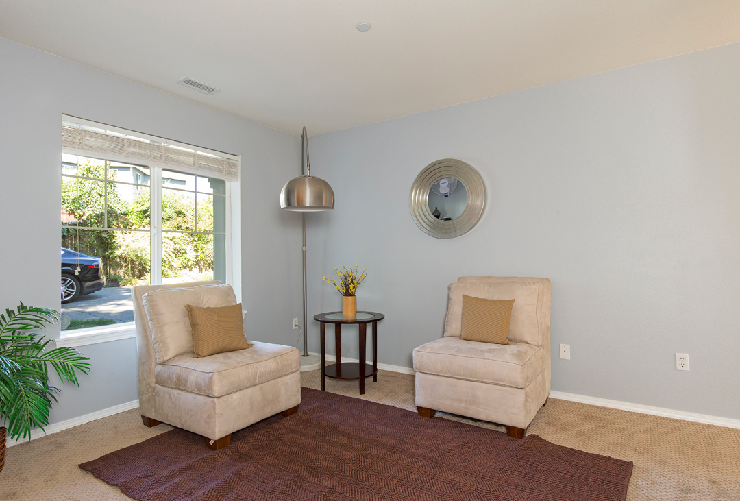 Property Photo: Living room 16627 SE 262nd Place WA 98042
