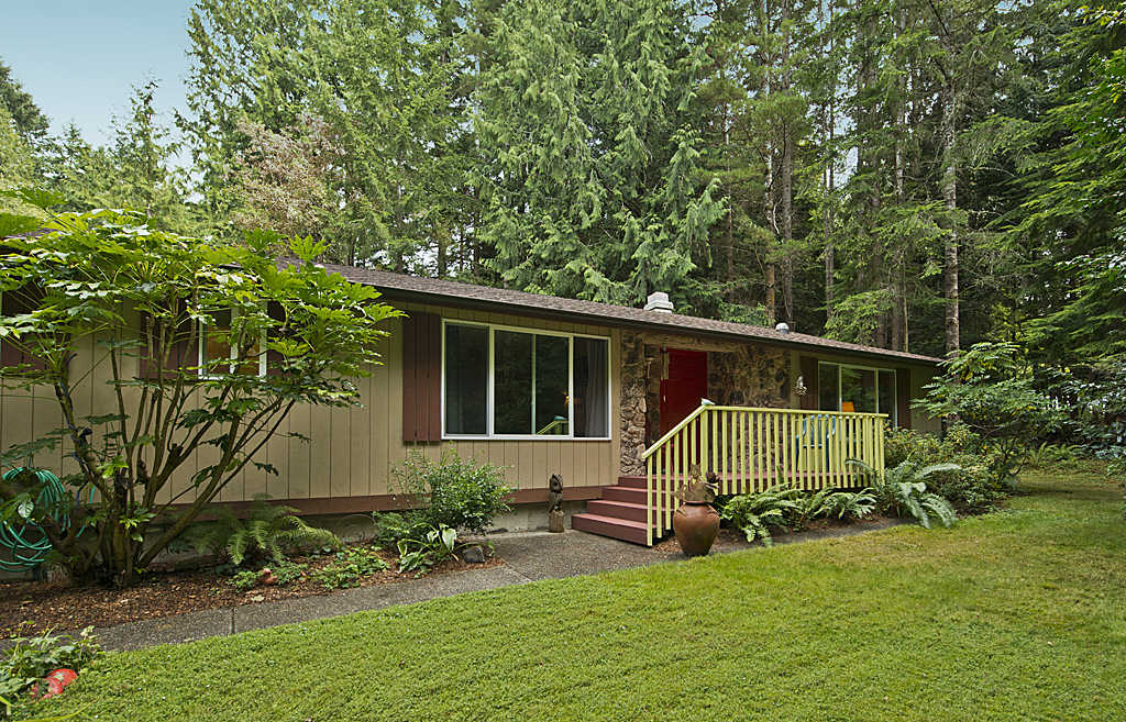 Property Photo:  6560 Fletcher Bay Rd NE  WA 98110 