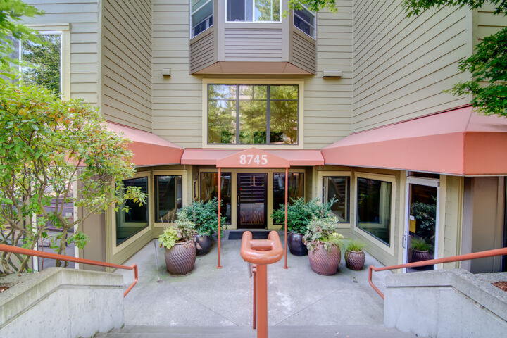 Property Photo: 8745 Greenwood Ave N 101 WA 98103