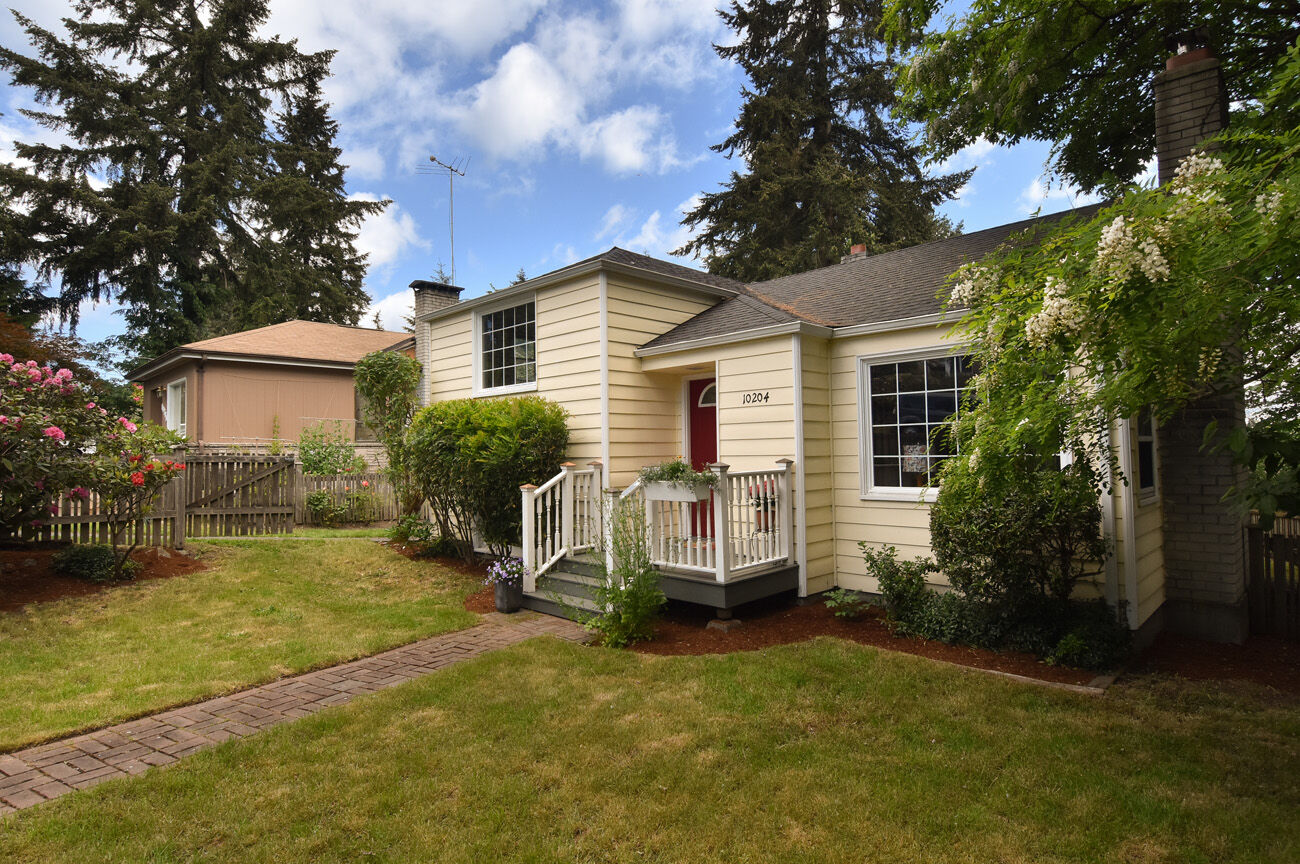 Property Photo:  10204 23rd Ave NE  WA 98125 