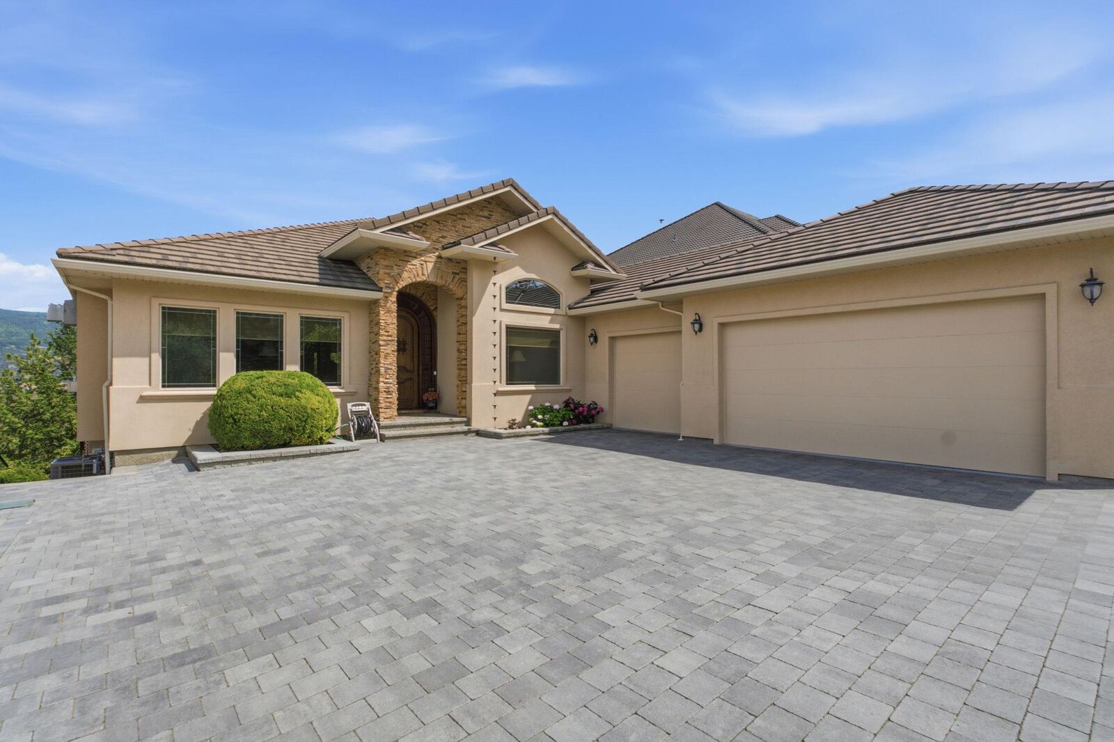 Property Photo: 2109 Capistrano Drive BC V1V 2N1