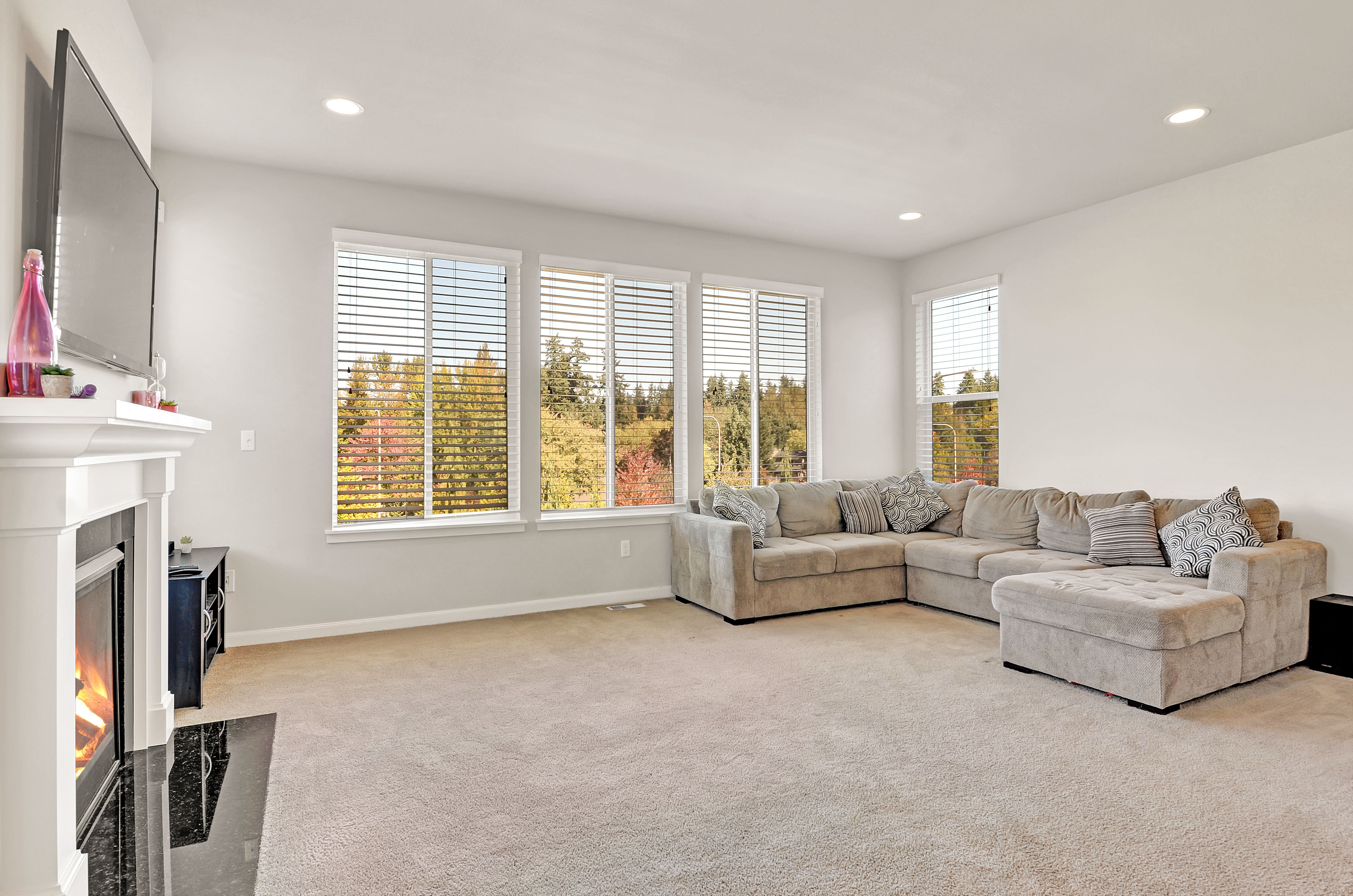 Property Photo: 1009 SW 338th St WA 98023