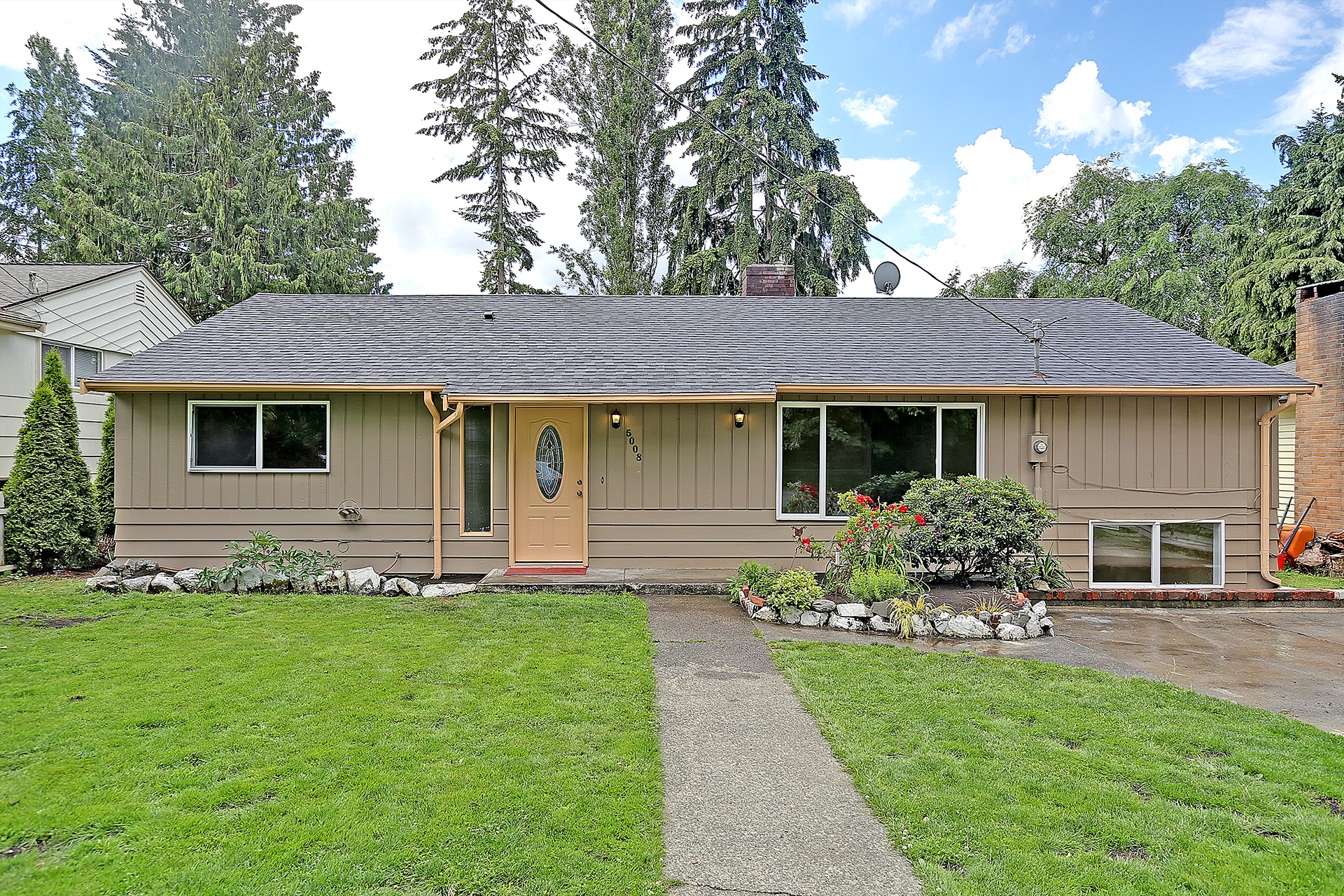 Property Photo:  5008 239th Place SW  WA 98043 