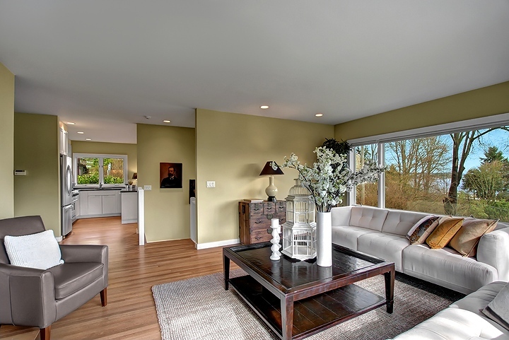 Property Photo: Living room 111 Lake Washington (3443 E Huron) Boulevard  WA 98122 