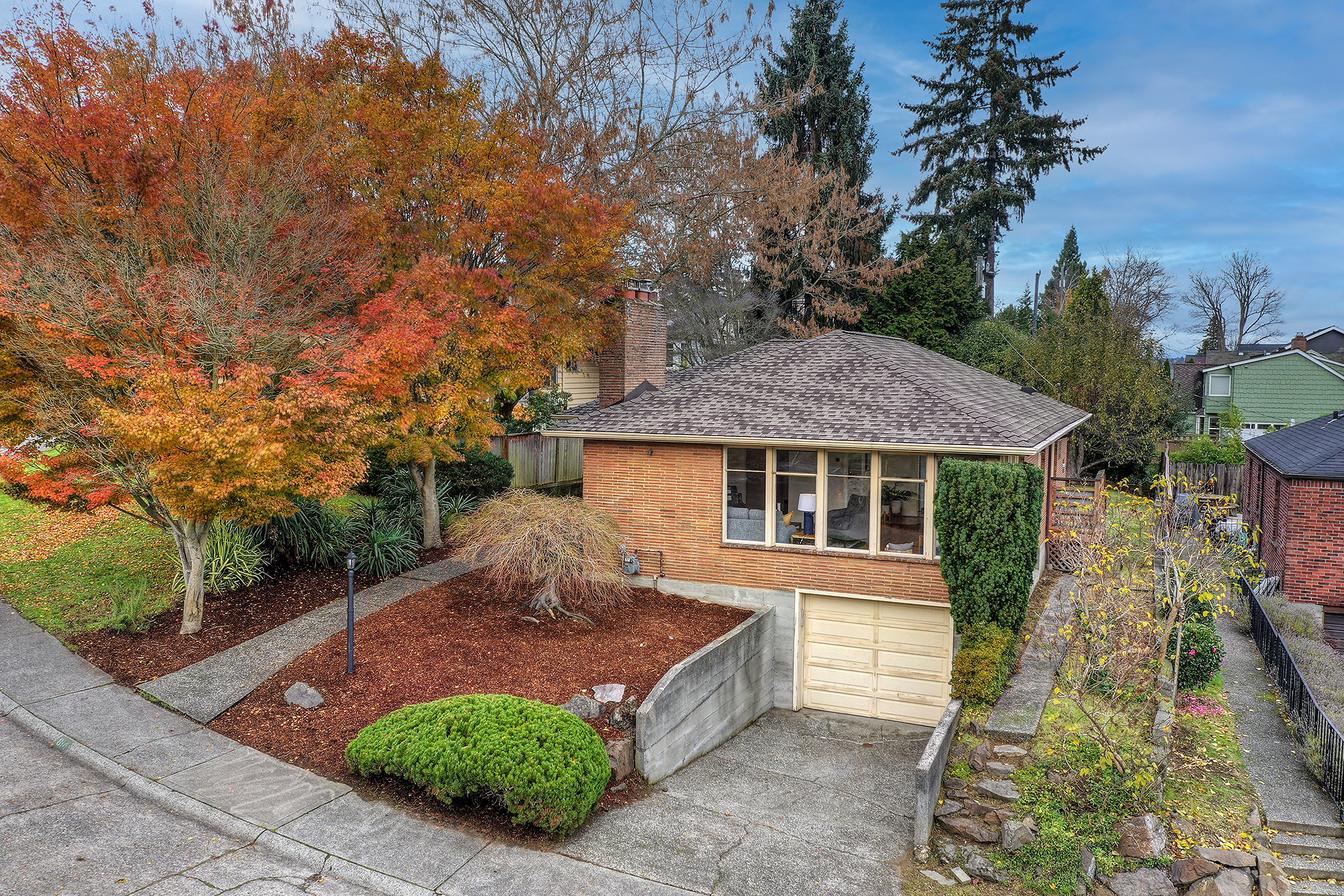 814 W Cremona St  Seattle WA 98119 photo Exterior & Yard