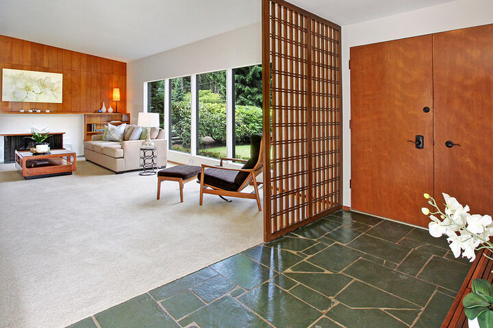 Property Photo: Foyer 4320 91st Ave SE WA 98040