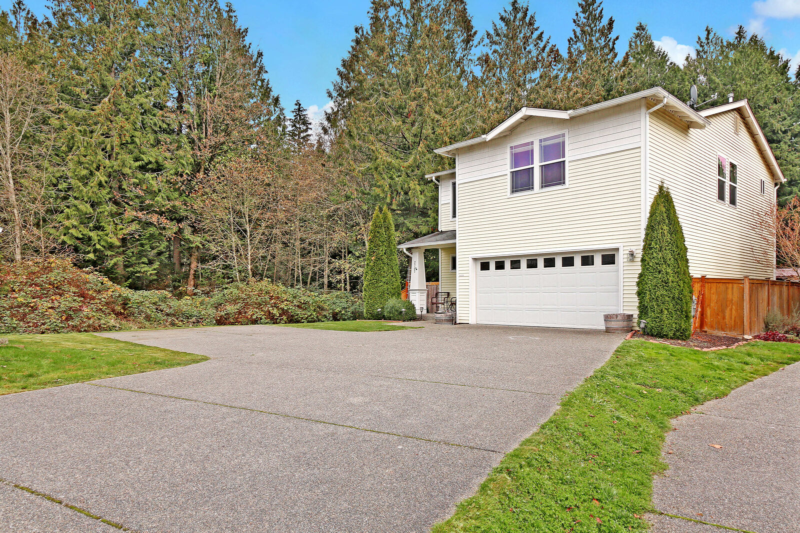 Property Photo: 2707 105th Ave SE WA 98258