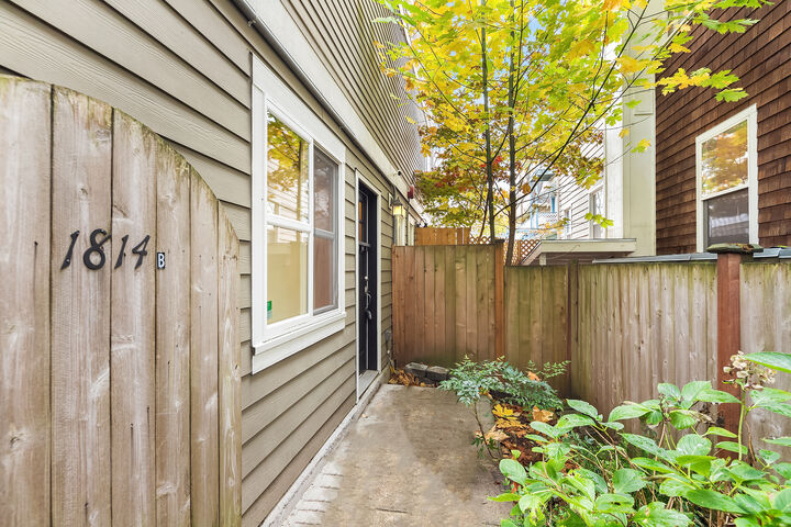 1814 16th Ave B  Seattle WA 98122 photo