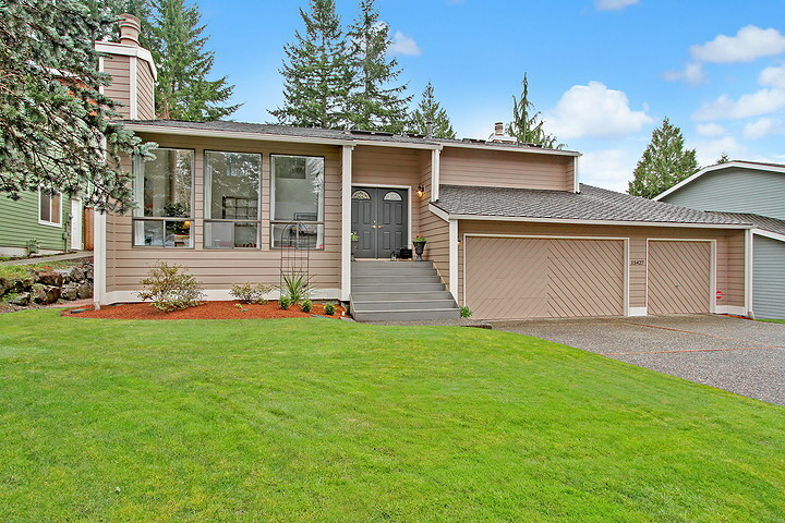 Property Photo:  15427 SE 167th Place  WA 98058 