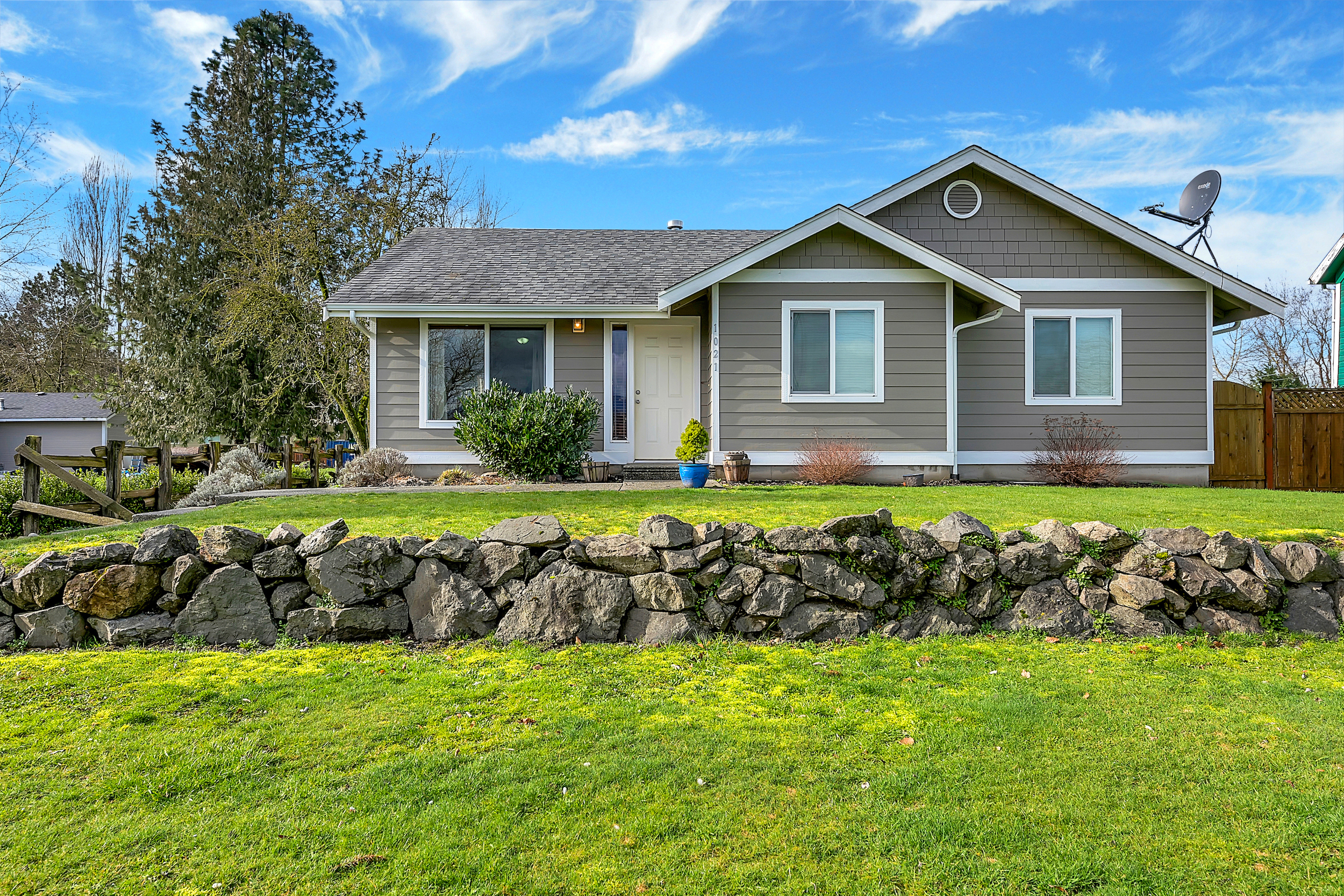 Property Photo:  1021 Lawson St  WA 98295 